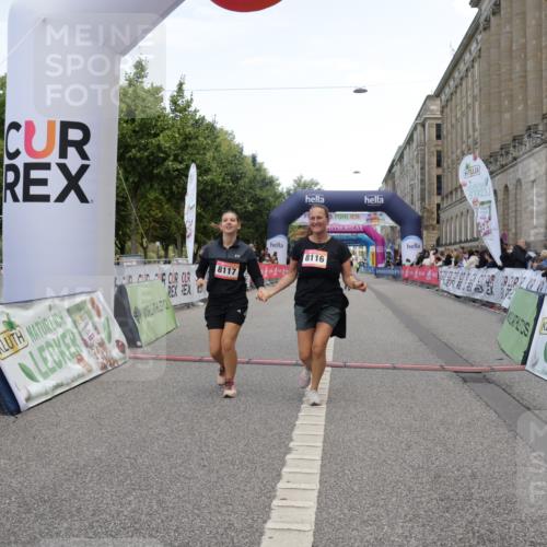 06.09.2026 - CURREX Alsterlauf Yannick Fuchs http://msf.ph/oto/10227733 06.09.2026 10:29:20 Ziel 8116, 8117 meine-sportfotos.de