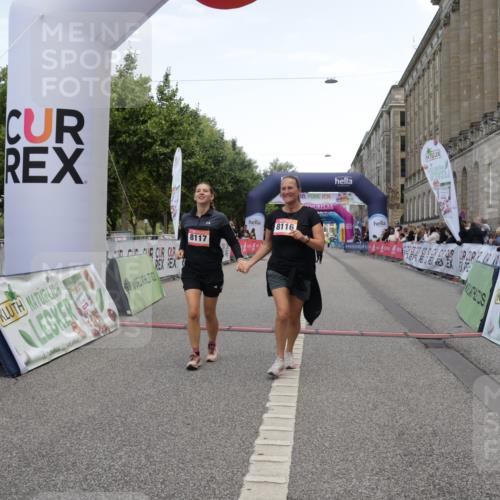 06.09.2026 - CURREX Alsterlauf Yannick Fuchs http://msf.ph/oto/10227734 06.09.2026 10:29:20 Ziel 8116, 8117 meine-sportfotos.de