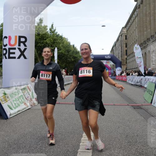 06.09.2026 - CURREX Alsterlauf Yannick Fuchs http://msf.ph/oto/10227738 06.09.2026 10:29:21 Ziel 8116, 8117 meine-sportfotos.de