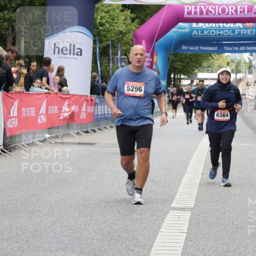 06.09.2026 - CURREX Alsterlauf Yannick Fuchs http://msf.ph/oto/10227741 06.09.2026 10:29:24 Ziel 5296, 6364, 8116, 8117 meine-sportfotos.de