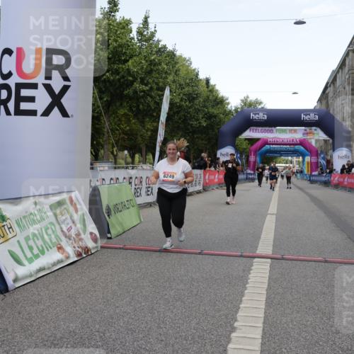 06.09.2026 - CURREX Alsterlauf Yannick Fuchs http://msf.ph/oto/10227750 06.09.2026 10:29:32 Ziel 4417, 5296, 6249, 6364 meine-sportfotos.de