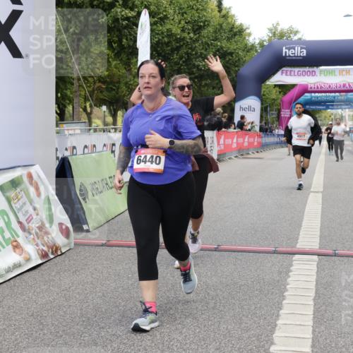 06.09.2026 - CURREX Alsterlauf Yannick Fuchs http://msf.ph/oto/10227797 06.09.2026 10:30:00 Ziel 2684, 4917, 6440, 6462, 6468 meine-sportfotos.de