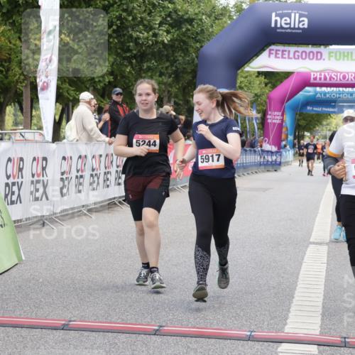 06.09.2026 - CURREX Alsterlauf Yannick Fuchs http://msf.ph/oto/10227815 06.09.2026 10:30:09 Ziel 2508, 4917, 5244, 5917, 6169 meine-sportfotos.de