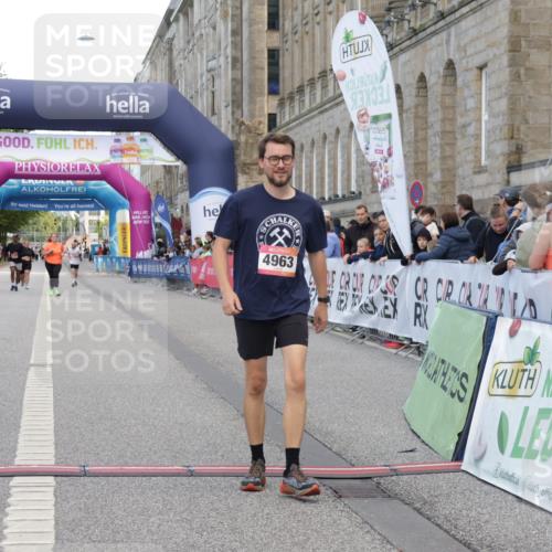 06.09.2026 - CURREX Alsterlauf Yannick Fuchs http://msf.ph/oto/10227833 06.09.2026 10:30:36 Ziel 4963, 8248 meine-sportfotos.de