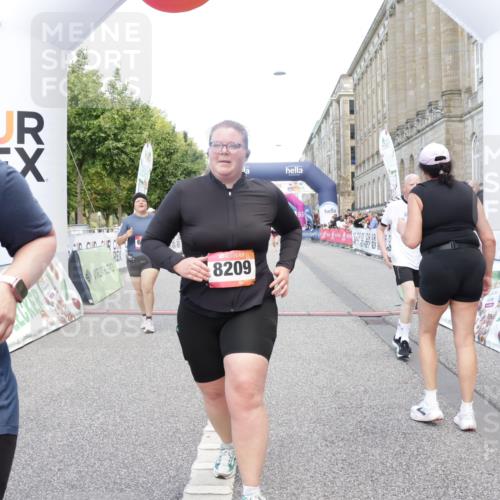 06.09.2026 - CURREX Alsterlauf Yannick Fuchs http://msf.ph/oto/10227859 06.09.2026 10:30:56 Ziel 2444, 3676, 4853, 6195, 6197, 8209 meine-sportfotos.de