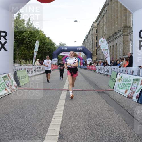 06.09.2026 - CURREX Alsterlauf Yannick Fuchs http://msf.ph/oto/10227876 06.09.2026 10:31:02 Ziel 2039, 2409, 3676, 4420, 4773, 6195, 6197 meine-sportfotos.de