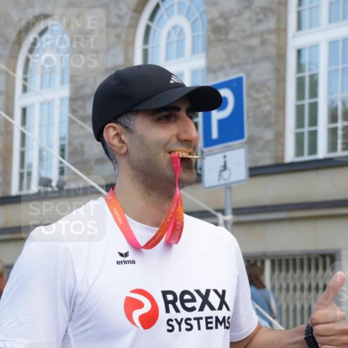 06.09.2026 - CURREX Alsterlauf Yannick Fuchs http://msf.ph/oto/10227892 06.09.2026 10:31:19 Ziel 4788 meine-sportfotos.de