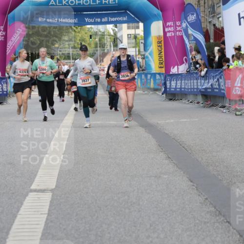06.09.2026 - CURREX Alsterlauf Yannick Fuchs http://msf.ph/oto/10227905 06.09.2026 10:31:29 Ziel 4788 meine-sportfotos.de