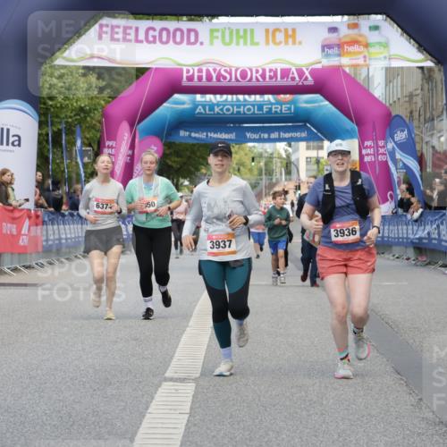 06.09.2026 - CURREX Alsterlauf Yannick Fuchs http://msf.ph/oto/10227912 06.09.2026 10:31:35 Ziel 3936, 3937 meine-sportfotos.de