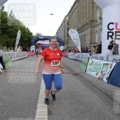 06.09.2026 - CURREX Alsterlauf Yannick Fuchs http://msf.ph/oto/10227940 06.09.2026 10:31:51 Ziel 3387, 5368, 5907, 8033 meine-sportfotos.de
