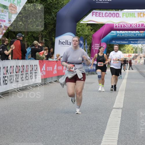 06.09.2026 - CURREX Alsterlauf Yannick Fuchs http://msf.ph/oto/10228003 06.09.2026 10:32:19 Ziel 2212, 2539, 2544 meine-sportfotos.de