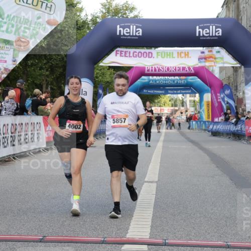 06.09.2026 - CURREX Alsterlauf Yannick Fuchs http://msf.ph/oto/10228008 06.09.2026 10:32:23 Ziel 2212, 4002, 5857 meine-sportfotos.de