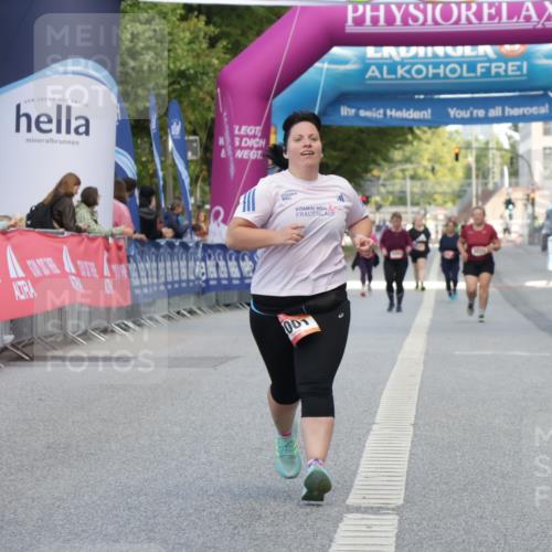 06.09.2026 - CURREX Alsterlauf Yannick Fuchs http://msf.ph/oto/10228057 06.09.2026 10:33:05 Ziel 2001 meine-sportfotos.de