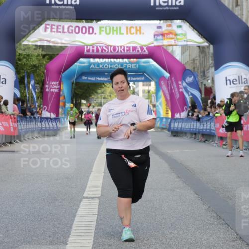 06.09.2026 - CURREX Alsterlauf Yannick Fuchs http://msf.ph/oto/10228059 06.09.2026 10:33:07 Ziel 2001 meine-sportfotos.de