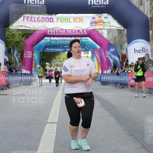 06.09.2026 - CURREX Alsterlauf Yannick Fuchs http://msf.ph/oto/10228060 06.09.2026 10:33:07 Ziel 2001 meine-sportfotos.de