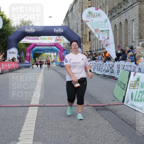 06.09.2026 - CURREX Alsterlauf Yannick Fuchs http://msf.ph/oto/10228062 06.09.2026 10:33:09 Ziel 2001 meine-sportfotos.de