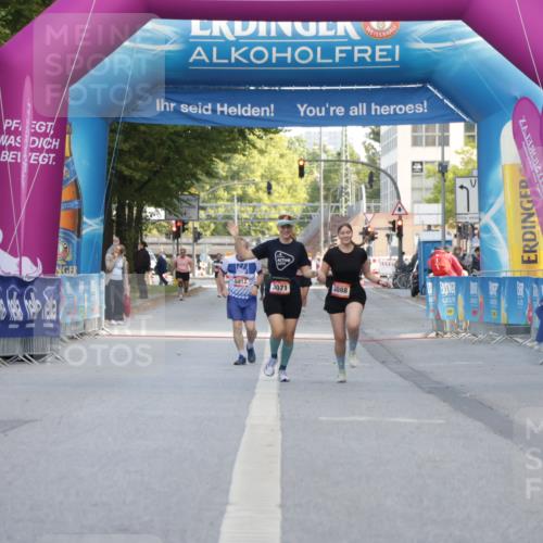 06.09.2026 - CURREX Alsterlauf Yannick Fuchs http://msf.ph/oto/10228088 06.09.2026 10:34:08 Ziel  meine-sportfotos.de