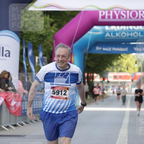 06.09.2026 - CURREX Alsterlauf Yannick Fuchs http://msf.ph/oto/10228109 06.09.2026 10:34:35 Ziel 5912 meine-sportfotos.de