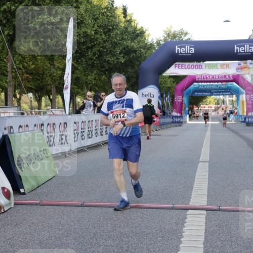 06.09.2026 - CURREX Alsterlauf Yannick Fuchs http://msf.ph/oto/10228113 06.09.2026 10:34:38 Ziel 5912 meine-sportfotos.de