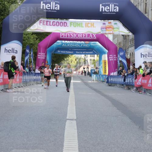 06.09.2026 - CURREX Alsterlauf Yannick Fuchs http://msf.ph/oto/10228125 06.09.2026 10:35:09 Ziel  meine-sportfotos.de