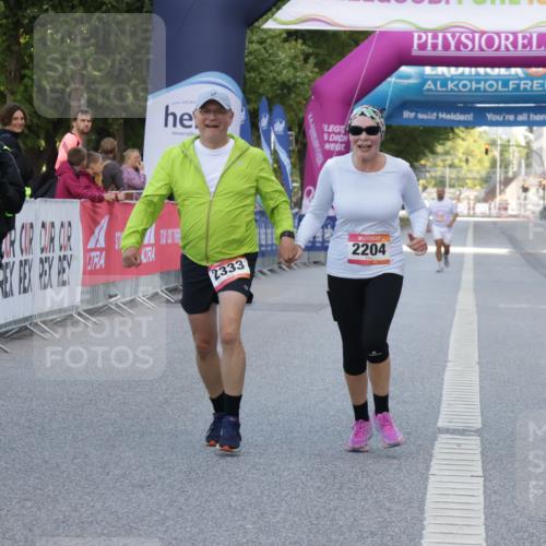 06.09.2026 - CURREX Alsterlauf Yannick Fuchs http://msf.ph/oto/10228144 06.09.2026 10:35:50 Ziel 2204, 2333 meine-sportfotos.de