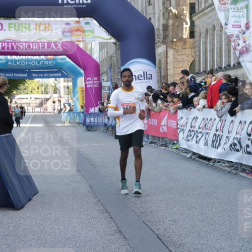 06.09.2026 - CURREX Alsterlauf Yannick Fuchs http://msf.ph/oto/10228186 06.09.2026 10:39:13 Ziel 5683 meine-sportfotos.de