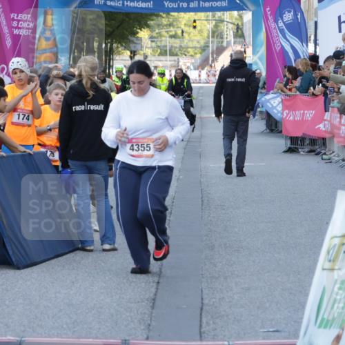 06.09.2026 - CURREX Alsterlauf Yannick Fuchs http://msf.ph/oto/10228215 06.09.2026 10:45:37 Ziel 4355 meine-sportfotos.de