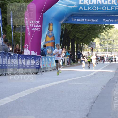 06.09.2026 - CURREX Alsterlauf Yannick Fuchs http://msf.ph/oto/10228286 06.09.2026 10:51:55 Ziel  meine-sportfotos.de