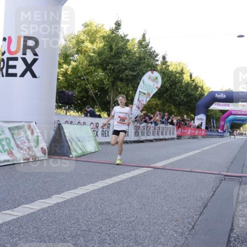 06.09.2026 - CURREX Alsterlauf Yannick Fuchs http://msf.ph/oto/10228293 06.09.2026 10:52:04 Ziel 255 meine-sportfotos.de