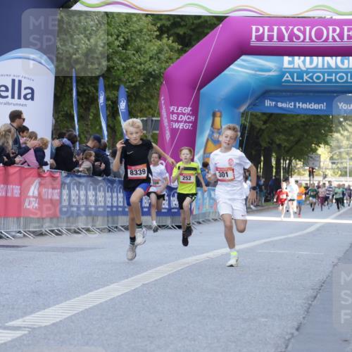 06.09.2026 - CURREX Alsterlauf Yannick Fuchs http://msf.ph/oto/10228303 06.09.2026 10:52:11 Ziel 255, 301, 8339 meine-sportfotos.de