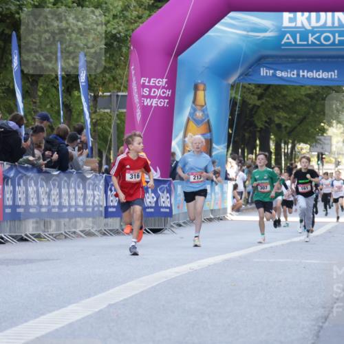 06.09.2026 - CURREX Alsterlauf Yannick Fuchs http://msf.ph/oto/10228326 06.09.2026 10:52:26 Ziel 200 meine-sportfotos.de