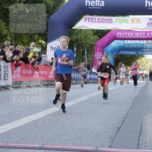 06.09.2026 - CURREX Alsterlauf Yannick Fuchs http://msf.ph/oto/10228414 06.09.2026 10:52:56 Ziel 151, 158, 178, 222, 223, 250, 251, 280, 293, 374, 388, 430 meine-sportfotos.de