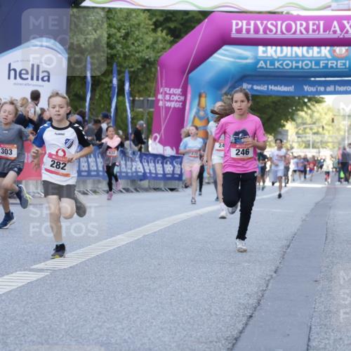 06.09.2026 - CURREX Alsterlauf Yannick Fuchs http://msf.ph/oto/10228425 06.09.2026 10:53:00 Ziel 151, 158, 222, 223, 246, 250, 251, 280, 282, 303, 374, 388, 430 meine-sportfotos.de