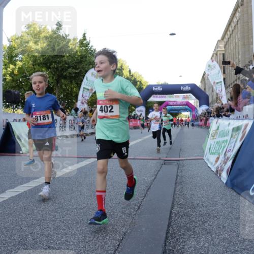 06.09.2026 - CURREX Alsterlauf Yannick Fuchs http://msf.ph/oto/10228515 06.09.2026 10:53:35 Ziel 159, 190, 263, 265, 266, 274, 275, 306, 314, 330, 336, 338, 402, 415, 445, 8124, 8180, 8181, 8329 meine-sportfotos.de