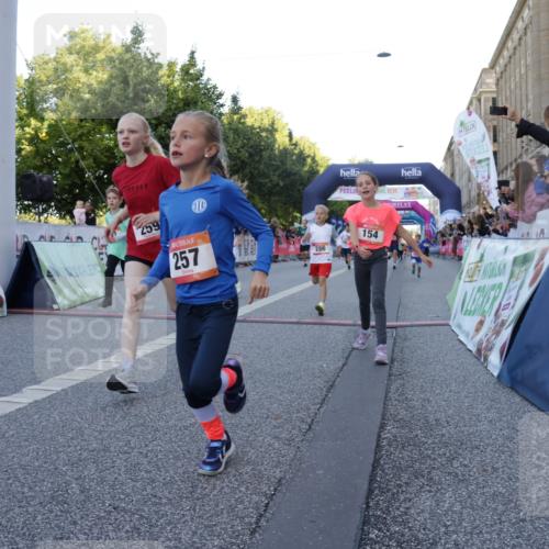 06.09.2026 - CURREX Alsterlauf Yannick Fuchs http://msf.ph/oto/10228540 06.09.2026 10:53:43 Ziel 154, 159, 169, 214, 219, 257, 259, 265, 266, 286, 306, 330, 401, 415, 442, 445, 8123 meine-sportfotos.de