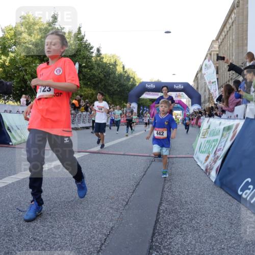 06.09.2026 - CURREX Alsterlauf Yannick Fuchs http://msf.ph/oto/10228552 06.09.2026 10:53:47 Ziel 154, 159, 164, 169, 177, 214, 219, 257, 259, 286, 354, 362, 389, 401, 404, 422, 442, 8094, 8112, 8123, 8196, 8221, 8252 meine-sportfotos.de