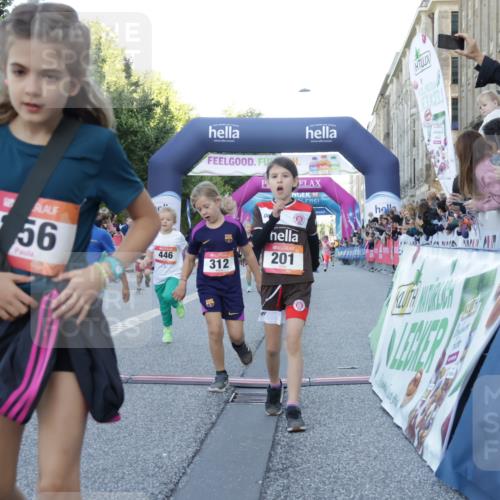 06.09.2026 - CURREX Alsterlauf Yannick Fuchs http://msf.ph/oto/10228603 06.09.2026 10:54:08 Ziel 157, 195, 201, 202, 203, 216, 256, 258, 260, 276, 296, 312, 321, 347, 364, 379, 414, 416, 446, 455, 8253 meine-sportfotos.de
