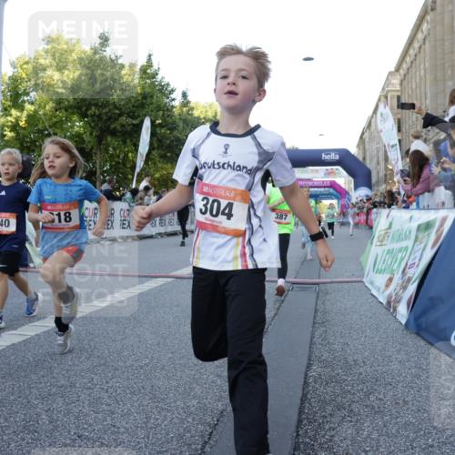 06.09.2026 - CURREX Alsterlauf Yannick Fuchs http://msf.ph/oto/10228655 06.09.2026 10:54:27 Ziel 162, 179, 207, 239, 240, 278, 284, 285, 304, 318, 326, 329, 333, 357, 361, 365, 372, 387, 390, 431, 444, 456, 8087, 8343 meine-sportfotos.de