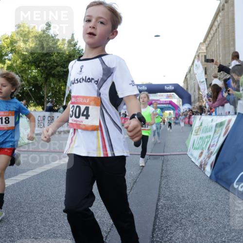 06.09.2026 - CURREX Alsterlauf Yannick Fuchs http://msf.ph/oto/10228656 06.09.2026 10:54:27 Ziel 162, 179, 207, 239, 240, 278, 284, 285, 304, 318, 326, 329, 333, 357, 361, 365, 372, 387, 390, 431, 444, 456, 8087, 8343 meine-sportfotos.de