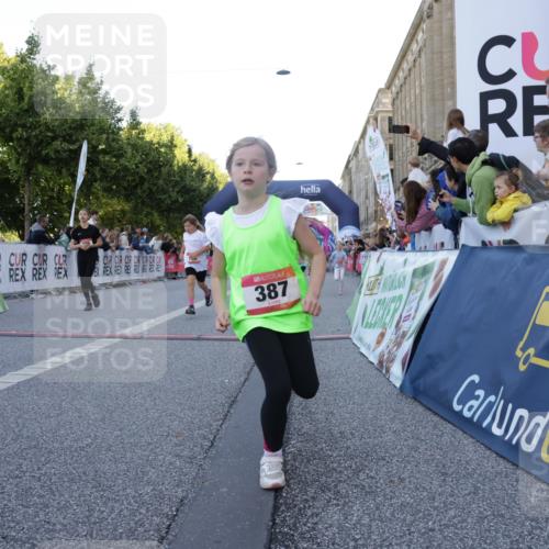06.09.2026 - CURREX Alsterlauf Yannick Fuchs http://msf.ph/oto/10228659 06.09.2026 10:54:28 Ziel 162, 179, 207, 239, 240, 278, 284, 285, 297, 304, 318, 326, 329, 333, 343, 357, 361, 365, 372, 387, 390, 431, 444, 456, 8087, 8343 meine-sportfotos.de