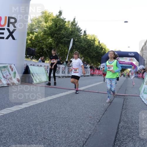 06.09.2026 - CURREX Alsterlauf Yannick Fuchs http://msf.ph/oto/10228662 06.09.2026 10:54:29 Ziel 162, 179, 207, 239, 240, 278, 284, 285, 297, 304, 318, 326, 329, 333, 343, 357, 361, 372, 387, 390, 456, 8343 meine-sportfotos.de