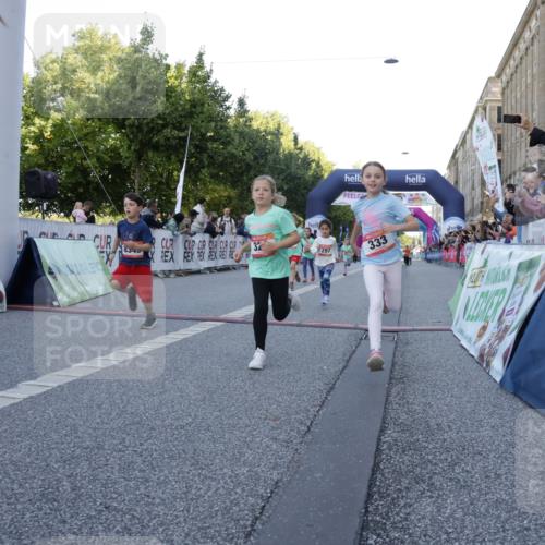 06.09.2026 - CURREX Alsterlauf Yannick Fuchs http://msf.ph/oto/10228668 06.09.2026 10:54:31 Ziel 162, 179, 207, 240, 297, 304, 318, 326, 329, 333, 343, 351, 357, 361, 367, 387, 390, 456, 8343 meine-sportfotos.de