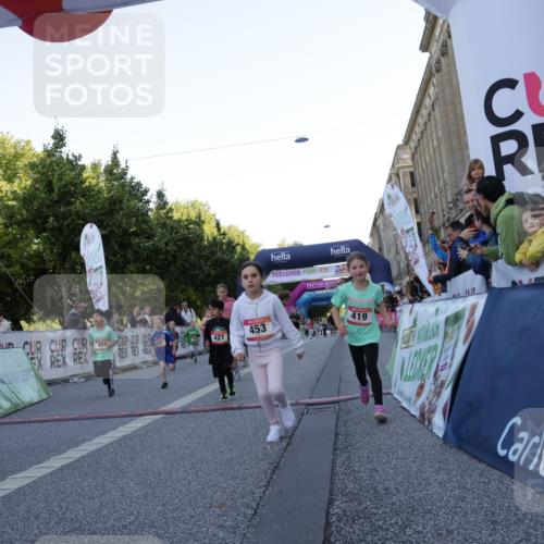 06.09.2026 - CURREX Alsterlauf Yannick Fuchs http://msf.ph/oto/10228755 06.09.2026 10:55:03 Ziel 160, 196, 224, 244, 261, 262, 287, 290, 294, 327, 393, 419, 424, 427, 447, 453, 8095 meine-sportfotos.de