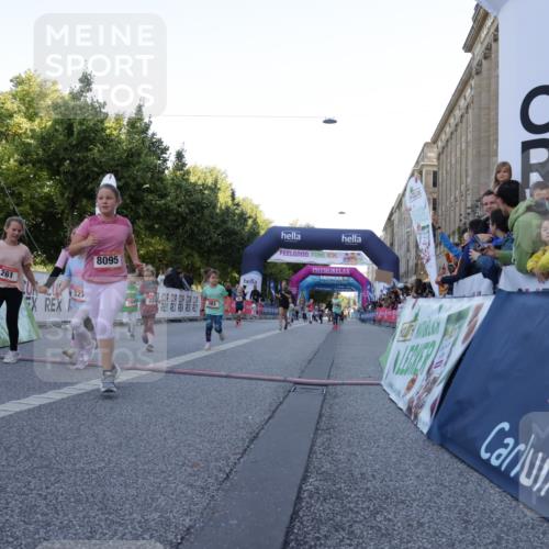 06.09.2026 - CURREX Alsterlauf Yannick Fuchs http://msf.ph/oto/10228759 06.09.2026 10:55:05 Ziel 160, 196, 224, 244, 261, 262, 287, 294, 327, 393, 419, 424, 427, 447, 453, 8095 meine-sportfotos.de