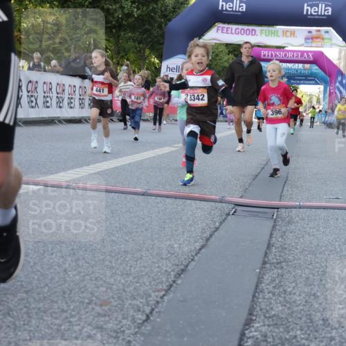 06.09.2026 - CURREX Alsterlauf Yannick Fuchs http://msf.ph/oto/10228773 06.09.2026 10:55:16 Ziel 163, 167, 181, 194, 291, 339, 396, 411, 421, 439, 441, 8067, 8342 meine-sportfotos.de