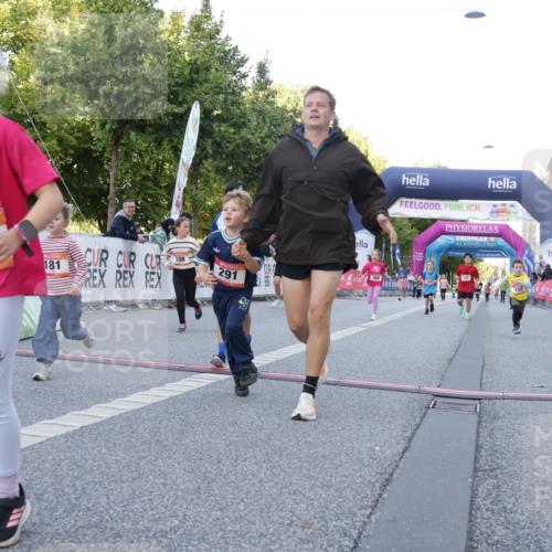06.09.2026 - CURREX Alsterlauf Yannick Fuchs http://msf.ph/oto/10228785 06.09.2026 10:55:20 Ziel 156, 163, 181, 198, 199, 242, 291, 339, 368, 396, 411, 421, 439, 441, 8067, 8342 meine-sportfotos.de