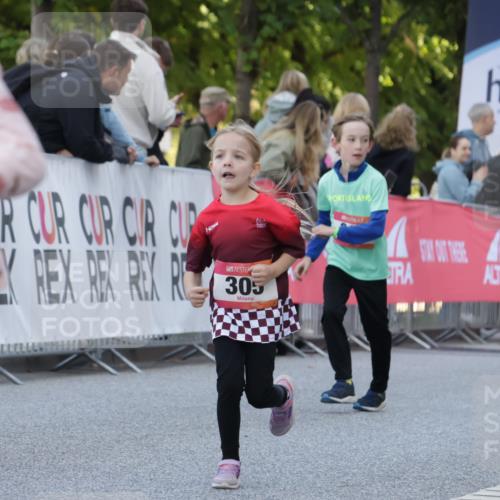 06.09.2026 - CURREX Alsterlauf Yannick Fuchs http://msf.ph/oto/10228812 06.09.2026 10:55:33 Ziel 166, 220, 232, 295, 305, 344, 369, 435 meine-sportfotos.de