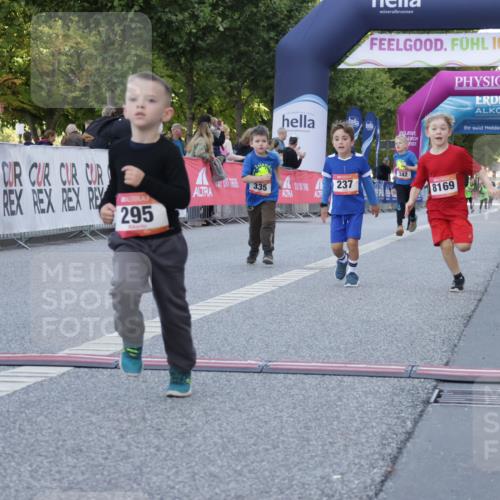 06.09.2026 - CURREX Alsterlauf Yannick Fuchs http://msf.ph/oto/10228817 06.09.2026 10:55:37 Ziel 166, 220, 237, 248, 295, 305, 335, 344, 8169 meine-sportfotos.de