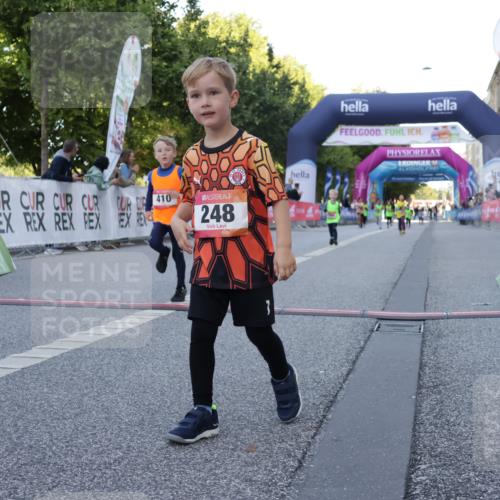 06.09.2026 - CURREX Alsterlauf Yannick Fuchs http://msf.ph/oto/10228828 06.09.2026 10:55:44 Ziel 237, 248, 295, 305, 335, 342, 344, 410, 8169 meine-sportfotos.de