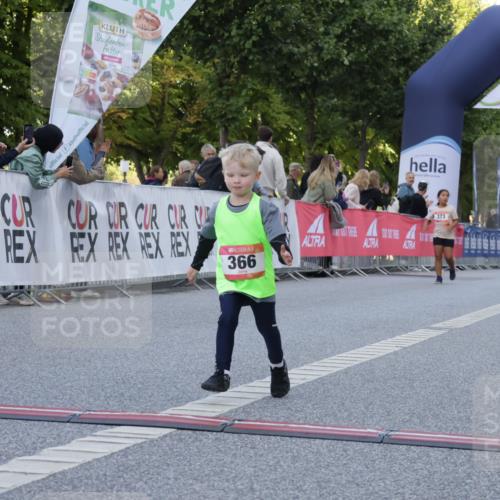 06.09.2026 - CURREX Alsterlauf Yannick Fuchs http://msf.ph/oto/10228832 06.09.2026 10:55:48 Ziel 237, 248, 335, 342, 366, 410 meine-sportfotos.de